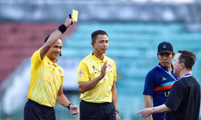 V-League cần xử nghiêm các hành vi biết luật nhưng vẫn vi phạm, phản ứng trọng tài (ảnh B.C)