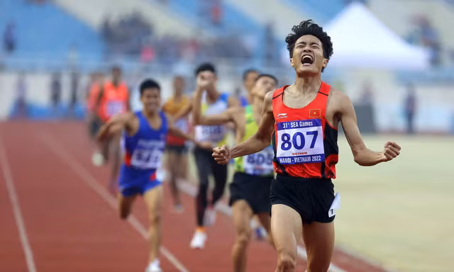"Về đích" đoạt giải Nhất với phần thưởng 10 triệu đồng. 