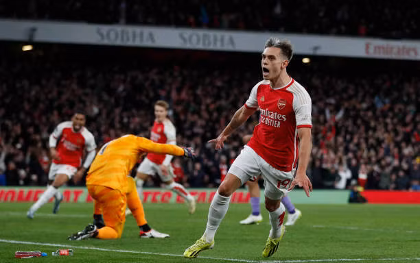 Đại thắng Liverpool, Arsenal phả hơi nóng vào ngôi đầu bảng