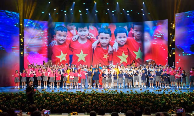 Dư âm của chương trình nghệ thuật nhân kỷ niệm 10 năm thành lập Quỹ Vì Tầm Vóc Việt