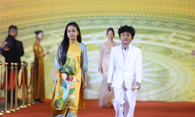 Dàn sao đổ bộ thảm đỏ Liên hoan phim quốc tế Hà Nội