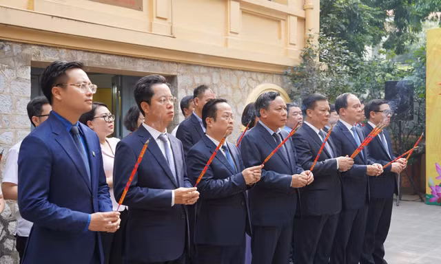 Dâng hương tưởng niệm Tổng Bí thư Trần Phú tại di tích quốc gia 90 Thợ Nhuộm