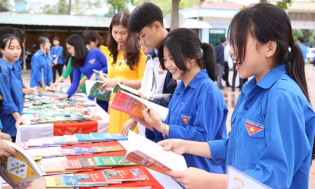Bộ Thông tin và Truyền thông chơi lớn, trình diễn 3D mapping tại Ngày Sách 2024