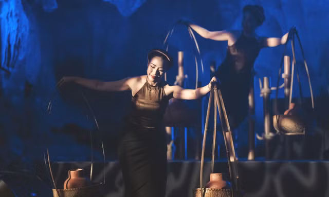 Có gì ở show diễn đầu tiên trong lòng hang Ngọc Rồng (Quảng Ninh)?