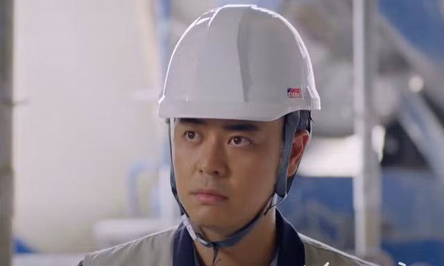 'Món quà của cha' tập 17: Nghĩa (Tuấn Tú) nhận tiền đút lót?