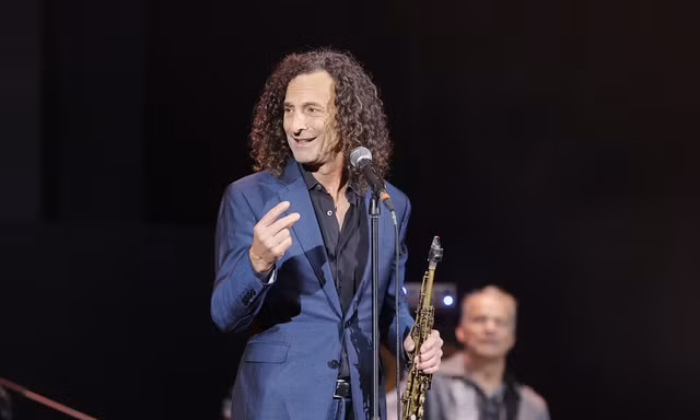 Huyền thoại Kenny G mê phở gà, nói chuyện bằng tiếng Việt