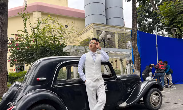 Tuấn Hưng bao rạp xem 'Đào, phở và piano'
