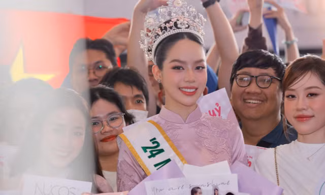 Lý do Thanh Thủy mặc áo dài khi trở về Việt Nam