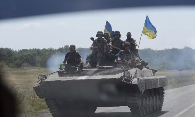 Xe bọc thép của quân đội Ukraine tham gia chiến dịch quân sự ở miền Đông (Nguồn: AP)