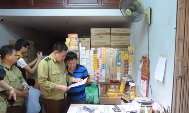 Hà Nội truy quét các điểm bán thuốc lá lậu