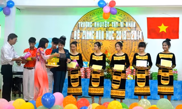 Quang cảnh lễ bế giảng