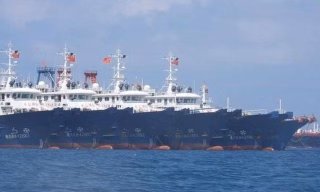 Đội tàu Trung Quốc tại khu vực đá Ba Đầu. Ảnh: Lực lượng bảo vệ bờ biển Philippines