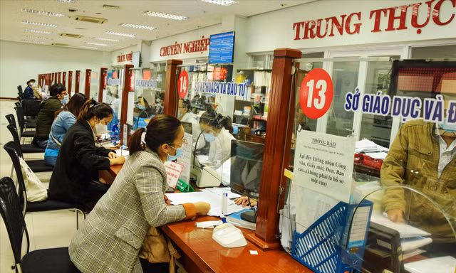 Cán bộ, công chức Đà Nẵng làm việc tại trung tâm hành chính TP Ảnh: Nguyễn Thành