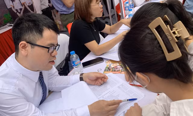 Ngày hội tư vấn tuyển sinh tháng 3/2023 Ảnh: Nghiêm Huê 