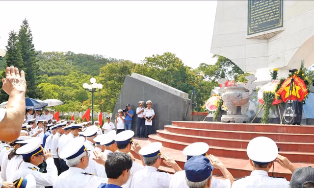 Các cựu binh trên các chuyến tàu không số về thăm lại chiến trường xưa