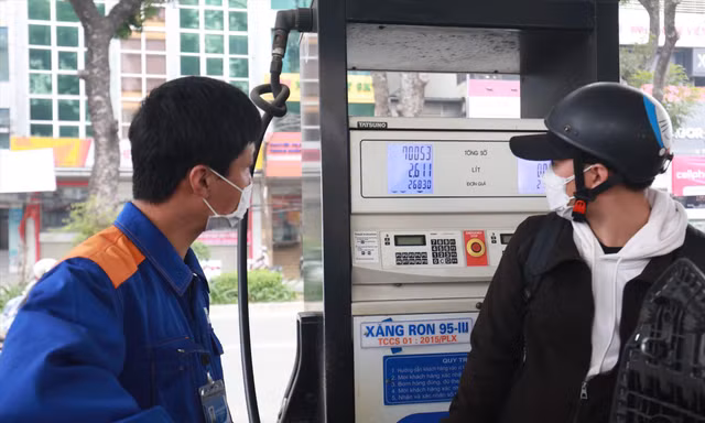 Doanh nghiệp đầu mối xăng dầu 'mở mắt' là lỗ hàng chục tỷ đồng