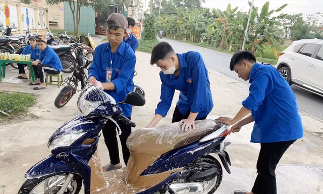 Thợ rửa xe 'áo xanh'