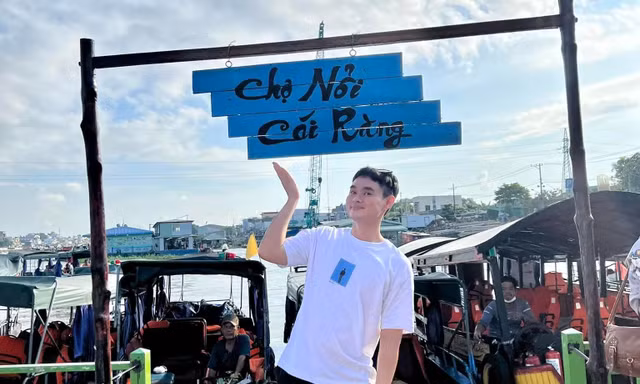 Thử thách nhịn cười: Màn rì-viu "bất ổn" chuyến du lịch miền Tây của Tạ Quốc Kỳ Nam