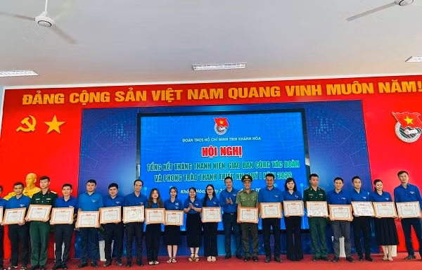 Đoàn niên Khánh Hòa hỗ trợ người dân chuyển đổi số, hoàn thành 331 chương trình