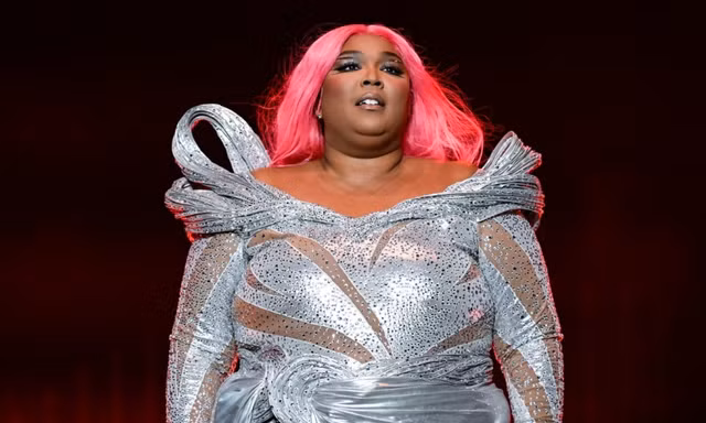 Nổi tiếng vì chống lại nạn body shaming, nay Lizzo lại đuổi việc vũ công vì tăng cân?