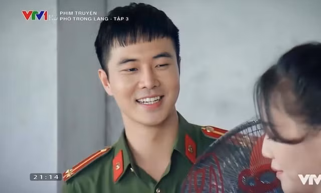 Anh Đông 'Phố trong làng' sẽ phim thật tình thật, cô bán quạt chưa chắc là bến đỗ