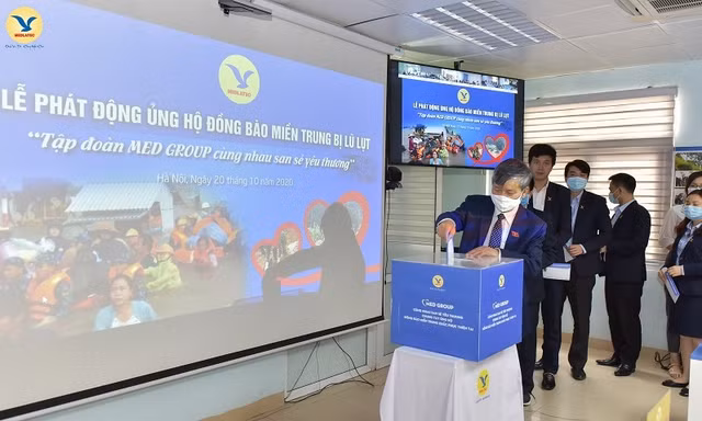 Bệnh viện đa khoa MEDLATEC ủng hộ 1 tỷ đồng cho đồng bào miền Trung bị lũ lụt