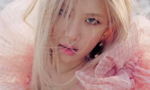 Fan nhanh chóng minh oan cho Rosé trước cáo buộc “On The Ground đạo nhạc Taylor Swift“