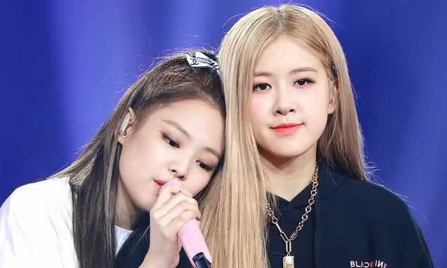 Rosé và Jennie khi chơi với idol nhóm khác đều có chung cách hành xử tinh tế này