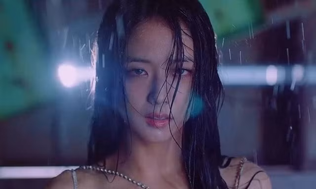 MV Lovesick Girls có một cảnh quay tưởng đơn giản lại là “nhiệm vụ bất khả thi” với Jisoo