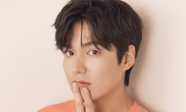 Lee Min Ho vướng tin đồn cực sốc: Đang bí mật hẹn hò với bạn diễn hơn 21 tuổi?