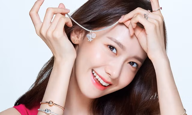 Ngạc nhiên chưa, nhiều “tường thành sắc đẹp” K-Pop hóa ra lại sở hữu “mắt nổ mắt xịt”