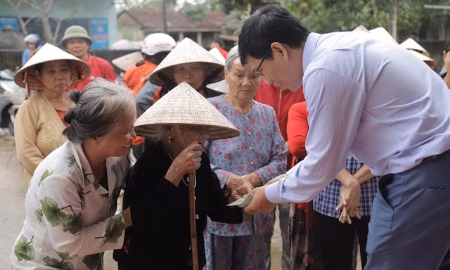 Nặng tình nhân ái của tập thể cán bộ nhân viên MED GROUP vì khúc ruột miền Trung