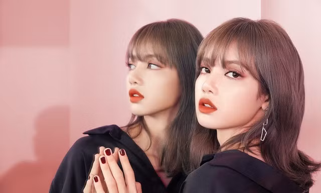 Sốc nặng với bảng giá Lisa (BLACKPINK) đưa ra cho một lần vén tóc mái lộ trán