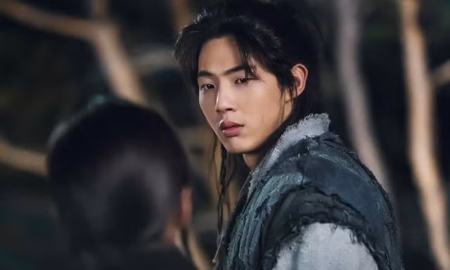 “Sông Đón Trăng Lên” có nguy cơ đổ bể khi nam chính Ji Soo thừa nhận mọi cáo buộc