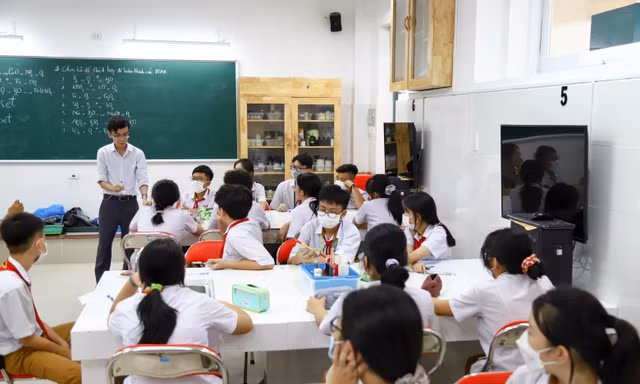Tăng hơn 35.000 học sinh, TPHCM gấp rút tuyển mới hàng nghìn giáo viên
