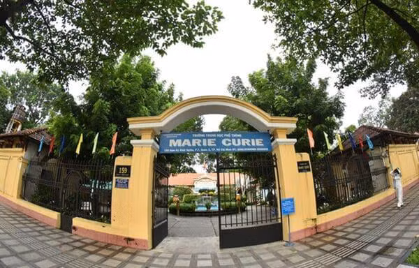 Xôn xao khoản thu tiền nghỉ trưa ở Trường THPT Marie Curie 