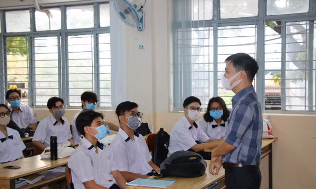 Năm học 2021- 2022 tại TPHCM sẽ bắt đầu bằng trục tuyến, giáo viên, học sinh sẽ gặp nhau qua màn hình máy tính