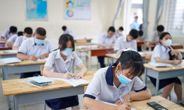 Thi vào lớp 10 tại TPHCM: Đề thi vừa sức, dự báo phổ điểm không nhiều biến động 