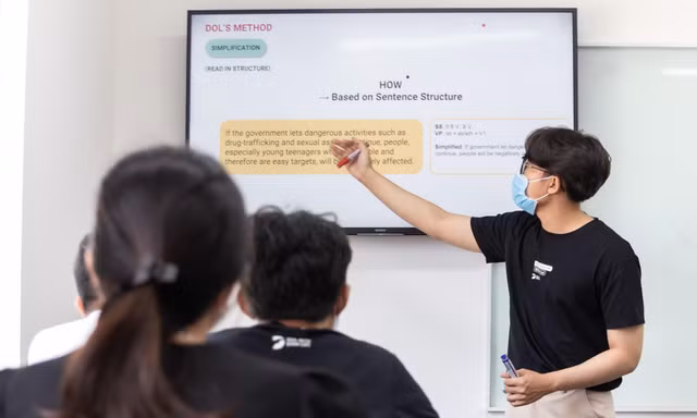Chàng trai 9x chuyên toán dạy tiếng Anh bằng cách mới lạ 'bắt trend' giới trẻ