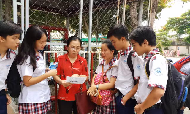 Thí sinh dự thi lớp 10 tại TPHCM 