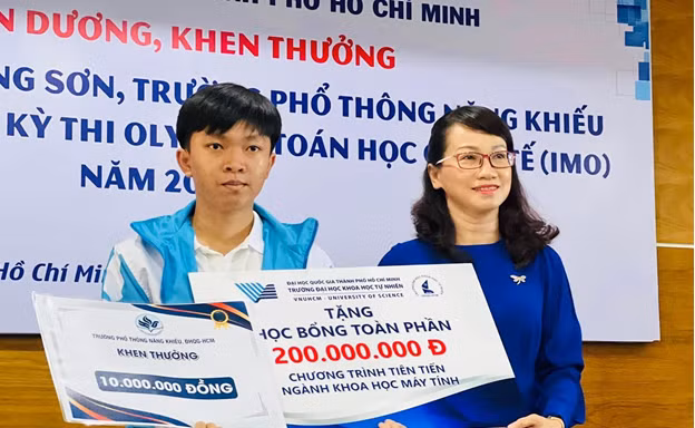 Hai học sinh đạt huy chương quốc tế nhập học sớm ở trường Đại học Khoa học Tự nhiên TPHCM