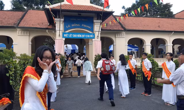 Hiệu trưởng Trường THPT chuyên Lê Hồng Phong đi nước ngoài sai quy định