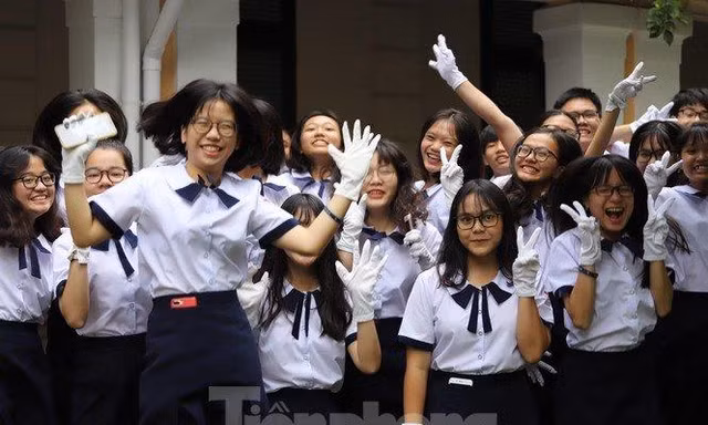 TPHCM miễn học phí học kỳ I cho cả trường công lập và ngoài công lập