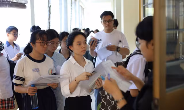 Trước thời điểm Bộ GD&ĐT siết đầu vào đào tạo ngành vi mạch bán dẫn, điểm chuẩn ra sao?