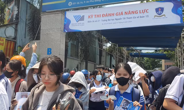 Gần 94.000 thí sinh 'đua' vào đại học bằng thi đánh giá năng lực