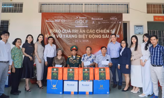 Ban Tổ chức Giải Tiền Phong Golf Championship tri ân các Chiến sĩ Biệt Động Sài Gòn