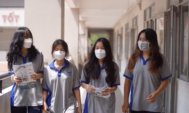 Nóng cuộc đua vào lớp 10 ở TPHCM: Cơ hội nào để trúng tuyển?