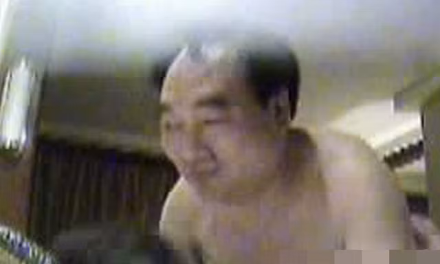 Công bố 10 quan chức 'ngã ngựa' vì clip sex