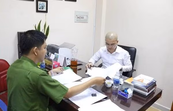 Cơ quan CSĐT – Công an TPHCM đã hoàn tất kết luận điều tra bổ sung và giữ nguyên đề nghị truy tố Nguyễn Thái Luyện (CEO Công ty Địa ốc Alibaba) cùng 22 bị can khác. Ảnh CA