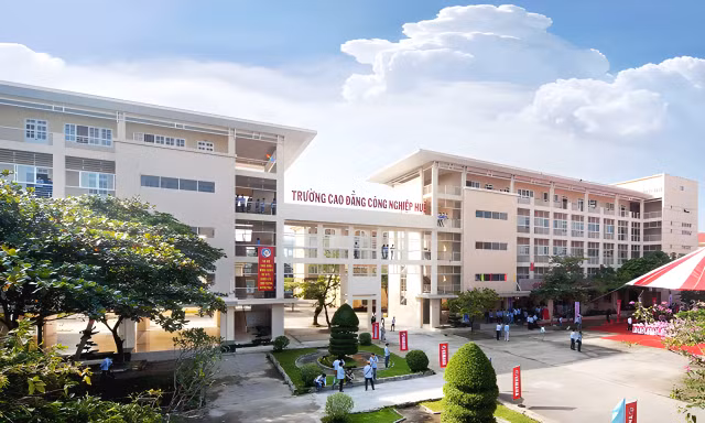 Một trường cao đẳng tại Huế thu ‘nhầm’ học phí giáo dục quốc phòng nhiều năm liền 